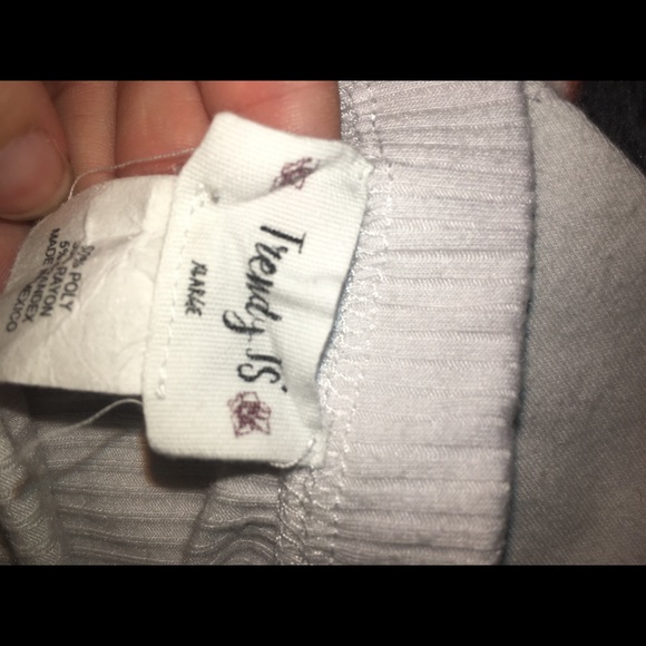 Crop top - Picture 2 of 5